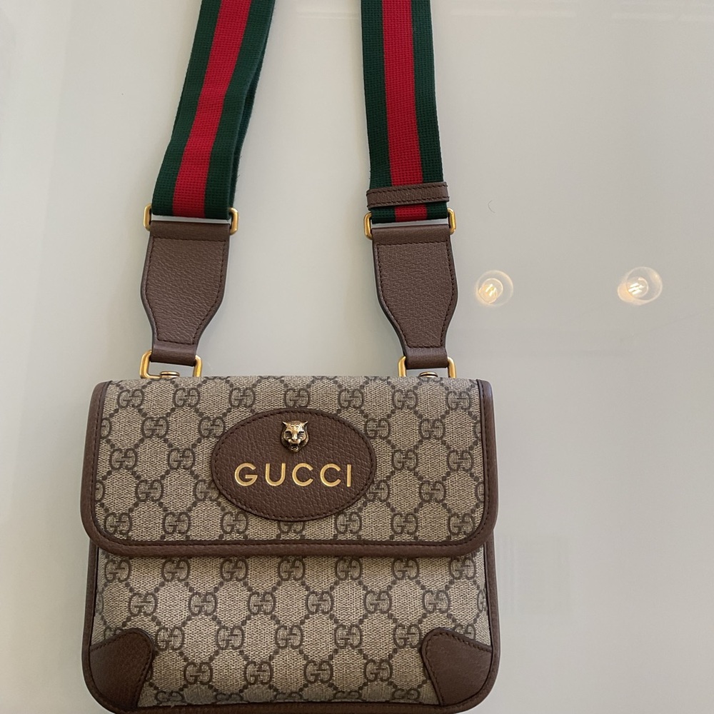 Gucci Beige GG Supreme Messenger Bag with Brown Trim and Green-Red Strap